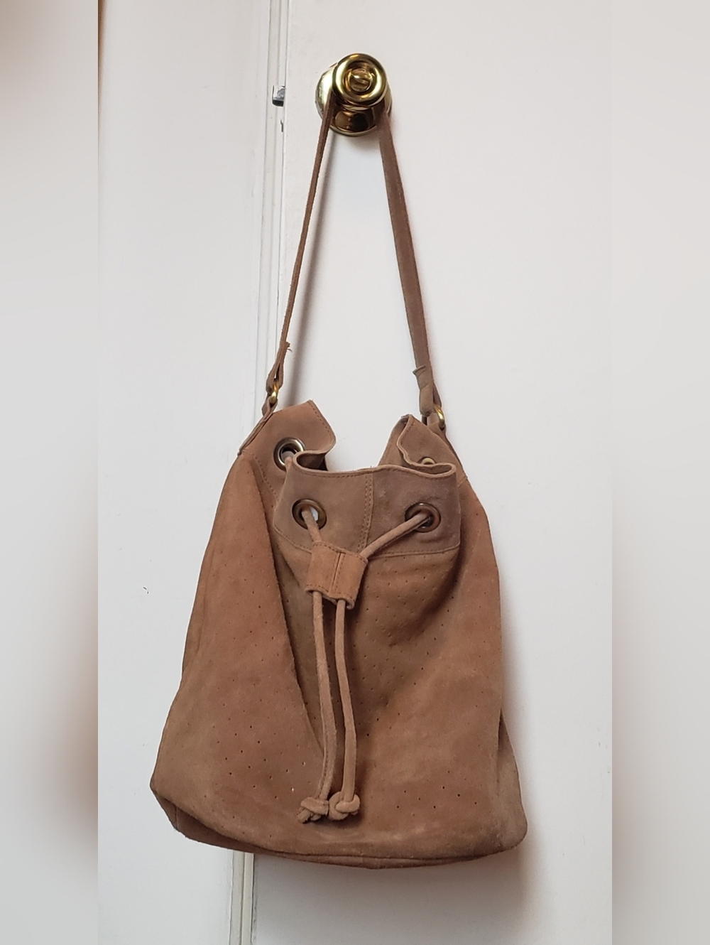 Tresori Brown Suede Leather Drawstring Bucket Bag Boho Chic Sloughy Stylish